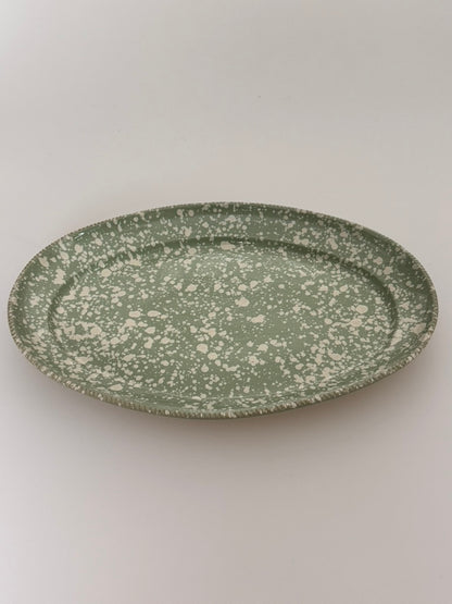 Extra large serving plate in splatter