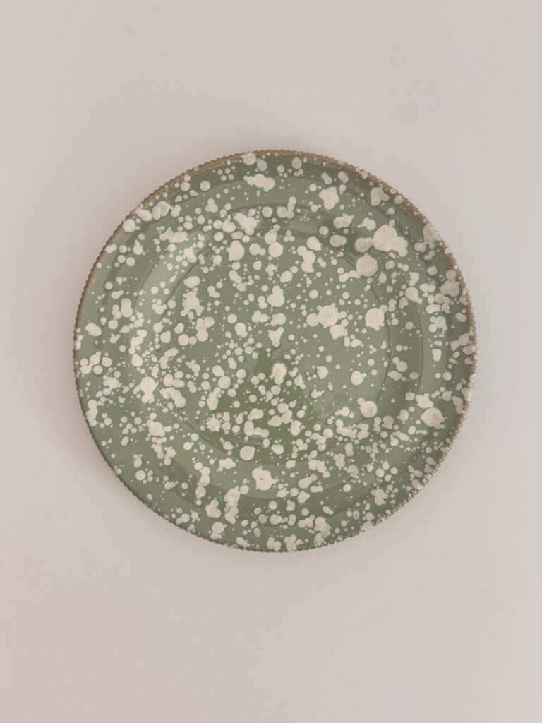 Side plate in splatter